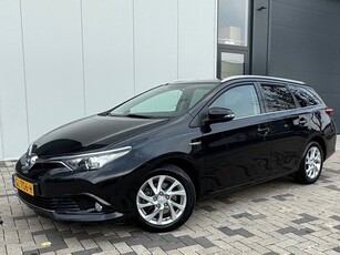 Toyota Auris Touring Sports 1.8 Hybrid Lease