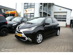 Toyota Aygo 1.0 VVT-i x-cite 2018 27209km Luxe uitvoering