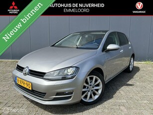 Volkswagen Golf 1.4 TSI ACT Highline trekhaak, pano dak navi