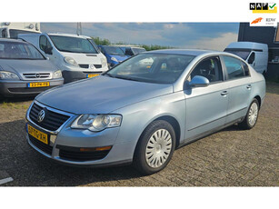 Volkswagen Passat 1.6 FSI Trendline, Airco, New Koppeling