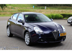 Alfa Romeo Giulietta 1.4 T Distinctive | 2011 | Airco | Keurige auto! |