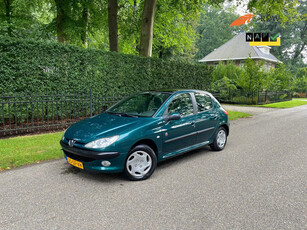 Peugeot 206 1.6 Roland Garros Clima, Trekhaak, Panoramadak NIEUWE APK!!