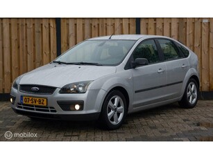 Ford Focus 1.6-16V Futura 5-Deurs CarPlay,Airco NETJES