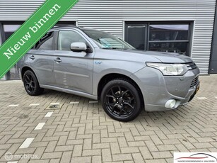 Mitsubishi Outlander 2.0 PHEV Instyle SCHUIFKANTELDAK LEDER