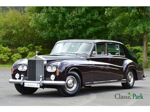 Rolls-Royce Phantom V James Young