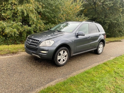 Mercedes-Benz M-klasse 300 CDI BlueEFFICIENCY Grijs