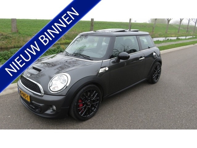 MINI Mini 1.6 John Cooper Works ** LEDER ** NAVI ** Panodak