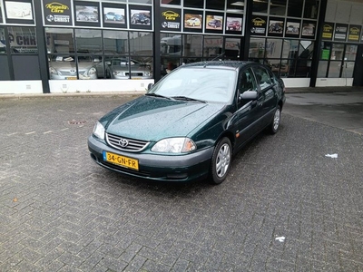 Toyota Avensis 1.8-16V Linea Terra