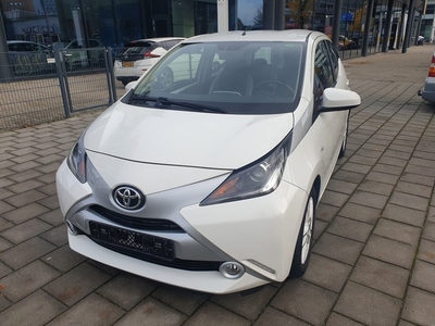 Toyota Aygo 1.0 VVT-i x-pure lage kilometerstand .