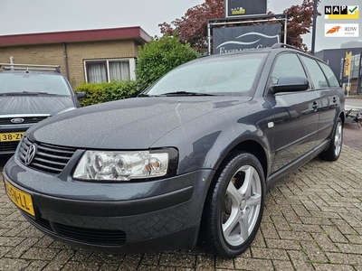 Volkswagen Passat Variant 2.3 V5