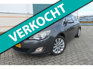 Opel Astra 1.4 Turbo cosmo - 140 PK - afn. trekhaak- cosmo- navi - lm velgen