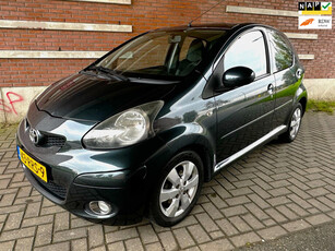 Toyota Aygo 1.0-12V Aspiration Green, Navi, Half leer, 1e eigenaar.