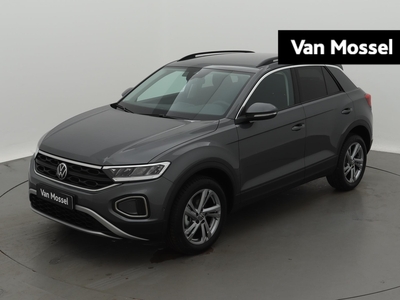 VOLKSWAGEN T-ROC 1.0 TSI Life 75 Edition 110PK 75 jaar Edition | Navigatie | Trekhaak | Parkeersensoren | Digitale cockpit | App Connect