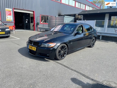 BMW 3-serie 330d M-PAKKET / AIRCO / FULL OPTION / ZÉÉR SNEL