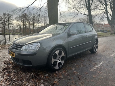 Volkswagen Golf 1.6 FSI Sportline