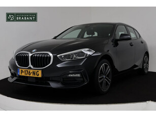 BMW 1-serie 118i Business Edition (NAVIGATIE, CARPLAY, SPORTSTOELEN, SFEERVERLICHTING, 1e EIGENAAR, DEALER ONDERHOUDEN)