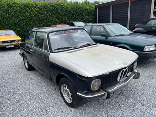 BMW 1502 Sedan