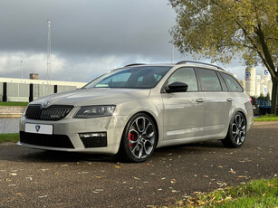 Skoda Octavia Combi 2.0 TSI RS| Keyless | 19inch | Xenon | Kuipstoelen