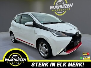 Toyota Aygo 1.0 VVT-i x-play met Navigatie !!! Airco !!!