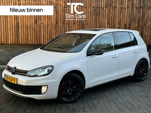 Volkswagen Golf 2.0 GTI 271pk | Xenon | Schuifdak | Leer | Stoelverwarming | Parkeersensoren voor en achter | Climate control | Cruise control | Multifunctioneel stuurwiel