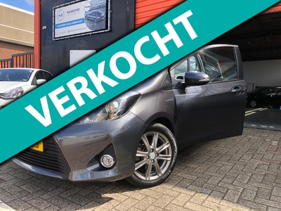 TOYOTA YARIS 1.5 Full Hybrid Dynamic AUT NAVI CAM LEER LAGE KMS