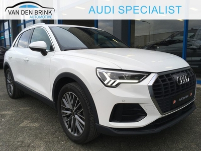 Audi Q3 45 TFSI e S-line plug-in trekhaak sfeerverlichting