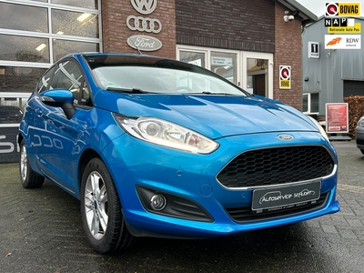 FORD FIESTA 1.0 Titanium 3-Deurs, met o.a. Navigatie, stoel en voorruit verwarming.