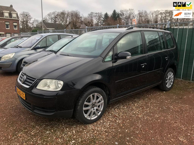 Volkswagen Touran 1.6-16V FSI airco hoge instap !! getint glas lm velgen mooie volle auto , nwe apk trekhaak recent beurt gehad