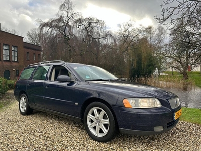 Volvo V70 2.4 Edition II AIRCO/cruise *apk:11-2024*