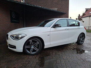 BMW 1-serie 116i Executive Sport Line Navigatie / Xenon / Cruise Controle / Bluetooth / Stoelverwarming / Parkeer Sensoren /