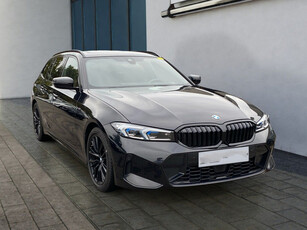 BMW 3 Serie Touring 320dA M-SPORT ** LED, WIDESC, HuD, PANORAMA, ADAPT. CRUISE, MEMORY ** 1e EIG - Ex. BMW - 28k onder NP (!) ** ** INFORMEER OOK NAAR ONZE AANTREKKELIJKE FINANCIAL-LEASE TARIEVEN **