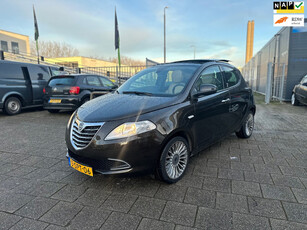 Lancia Ypsilon 0.9 TwinAir Platinum | AUTOMAAT | CAMERA | STOELVERWARMING