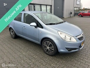 Opel Corsa 1.2-16V Enjoy de auto loopt en rijd super