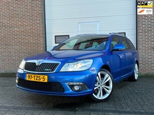 Skoda Octavia Combi 2.0 TFSI RS Cruise + Clima + Navi