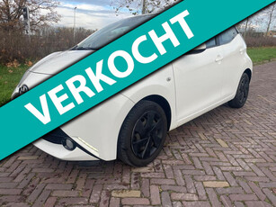 Toyota Aygo 1.0 VVT-i x-play-Navi-Camera-1e eigenaar