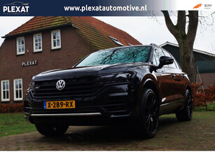 Volkswagen Touareg 3.0 TDI R-Line Aut. | Black Edition | Nightvision | Massage | Panorama | Stoelventilatie | Lederen Dash | Led |