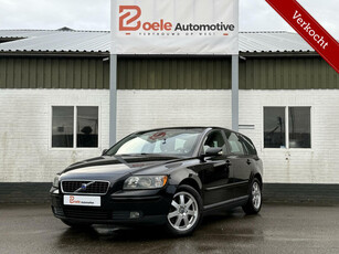 Volvo V50 2.4 Momentum / Nwe APK / Distributie V.V. / Leder / Trekhaak