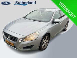 Volvo V60 2.0T Momentum 202pk Automaat | Full Leder | Trekhaak | Navigatie | Climate control