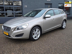 Volvo V60 2.4 D5 Momentum 2e eigenaar perfect onderhouden zeer mooi