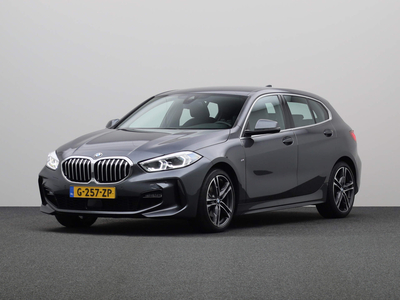 BMW 1-SERIE 118i High Executive M-Sport | Lederen bekleding | Verwarmde voorstoelen | Camera | 18 inch | Hifi | Apple Carplay |