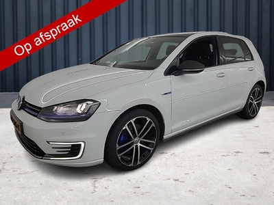 VOLKSWAGEN GOLF 1.4 TSI GTE Connected Series (204PK), 2e-Eigenaar, Volkswagen-Dealer-Onderh., Navigatie/Apple-Carplay/Android-Auto, Panoramadak, DAB, Parkeersensoren-V+A, Trekhaak, Sportstoelen, Dodehoeksensor, LM.-Velgen-17Inch, Spiegel-Pakket, Privacy-Glas, NL-Auto