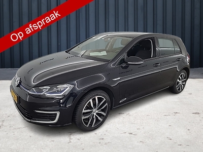 VOLKSWAGEN GOLF e-Golf (136PK), (Subsidie Mogelijk) 1ste-Eigenaar, Volkswagen-Dealer-Onderh., Navigatie/Apple-Carplay/Android-Auto, Airco/Climate-Control, Adaptive-Cruise-Control, Voorruit-Verwarmd, Parkeersensoren-V+A, Privacy-Glas, NL-Auto