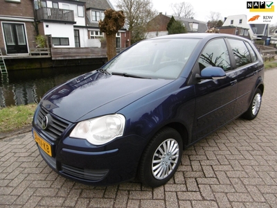 VOLKSWAGEN POLO 1.4-16V 80pk Optive 5 deurs Airco Trekhaak