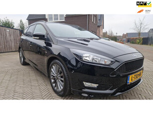 Ford Focus Wagon 1.5 150pk ST Line met nieuwe motor! Verwarmd stuur,stoel en voorruit