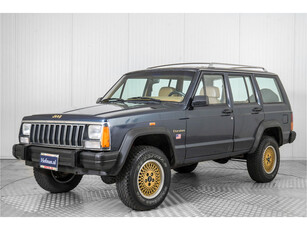 Jeep Cherokee 2.5i S