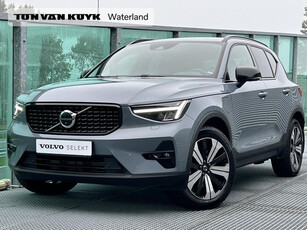 Volvo XC4 1.5 T4 Plug-in hybrid Plus Dark Automaat / Trekhaak / Adap. Cruise Control / Elekt. verstelbare stoelen / 36 Camera / Google Maps navi