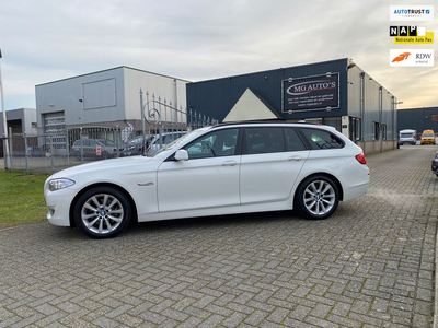 BMW 5-serie Touring 528xi Upgrade Edition | Luchtvering | 4 Wielaandrijving | Stoel Verwarming | Automaat | Achteruitrijd Camera |