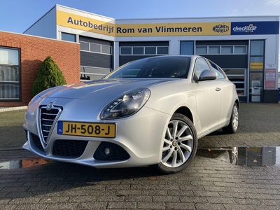 Alfa Romeo Giulietta 1.4 Multiair Distinctive | Radio/Navi | Achteruitrijcamera | Trekhaak |