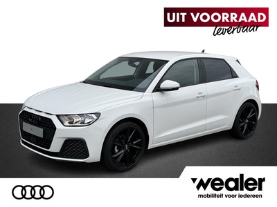 Audi A1 Sportback Black Edition 25 TFSI 70 kW / 95 pk Handgeschakeld | Zwarte Audi ringen | Privacy Glass | Audi Virtual cockpit | Parkeersensor achter | Cruise control | Apple Carplay/Android Auto | Sportstuur multifunctioneel | 18'' LMV