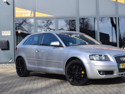 AUDI A3 1.6 FSI Attraction/navi/cruise/pdc/18 inch